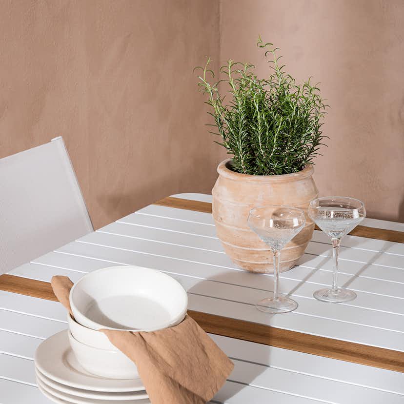 Matgrupp Venture Home Togo med 4 Santorini stolar