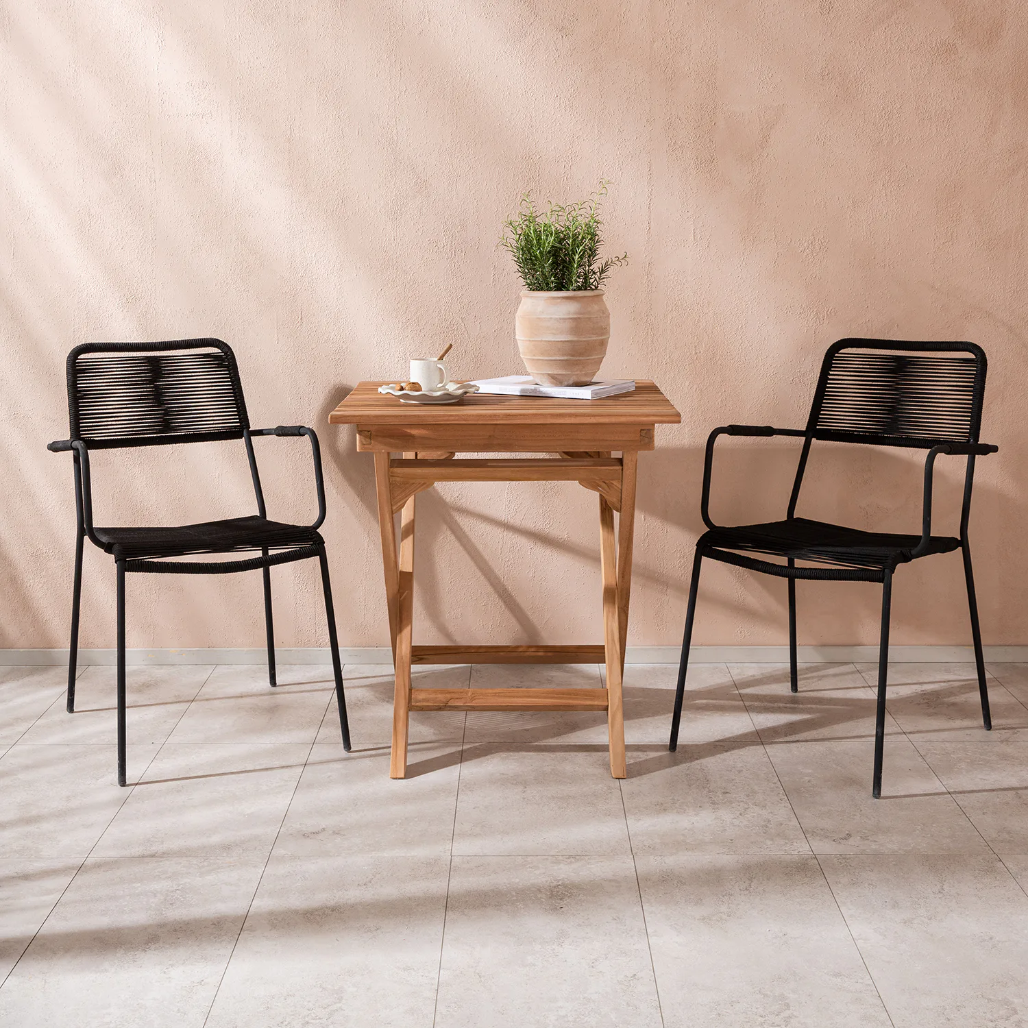 Cafégrupp Venture Home Ghana 70x70 med 2 Lindos Karmstolar