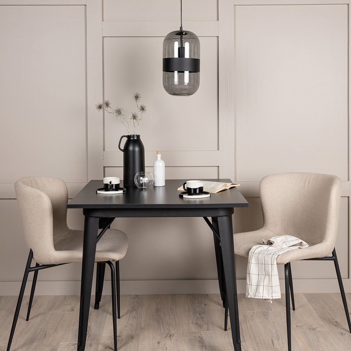 Matgrupp Venture Home Tempe med 2 Modesto Stolar