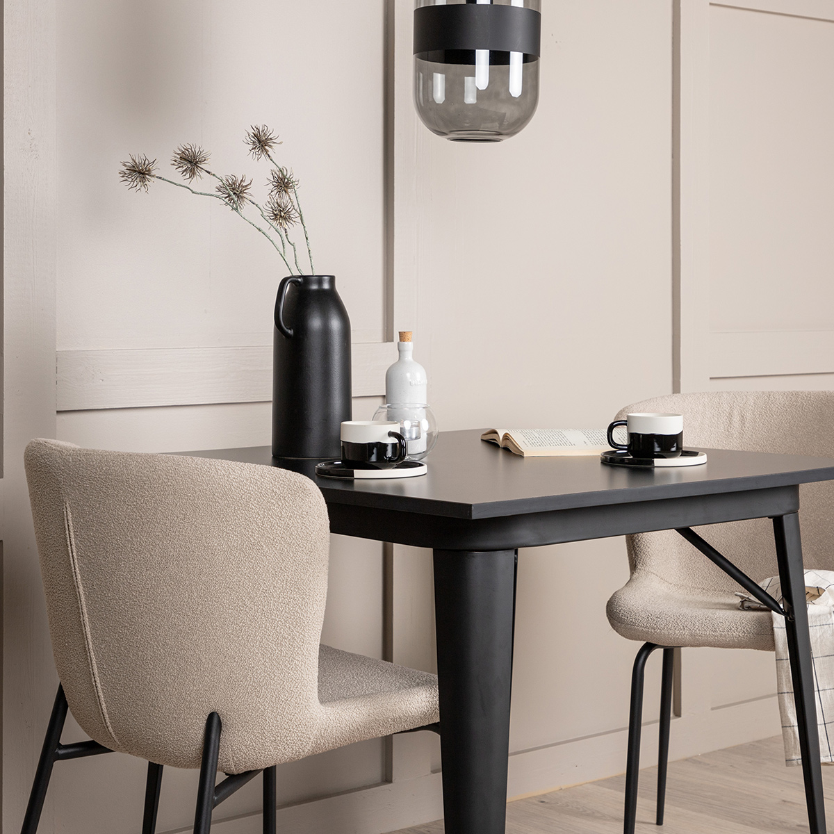 Matgrupp Venture Home Tempe med 2 Modesto Stolar