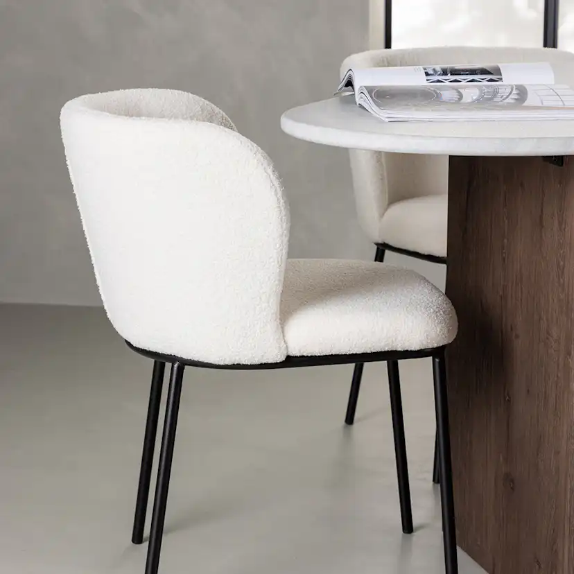 Matgrupp Venture Home Grönvik Ovalt Matbord 180 cm & 4 Edina Stolar i Vit Boucle