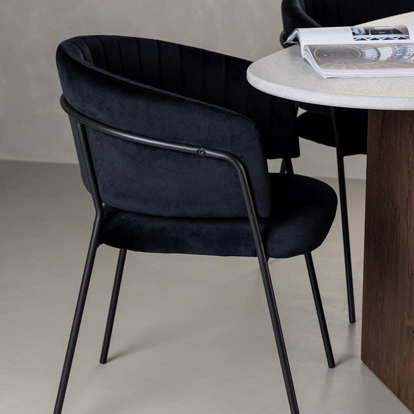 Matgrupp Venture Home Grönvik med 4 Selma Stolar