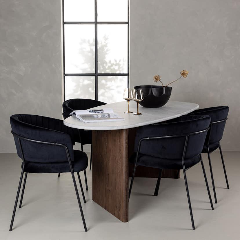 Matgrupp Venture Home Grönvik med 4 Selma Stolar