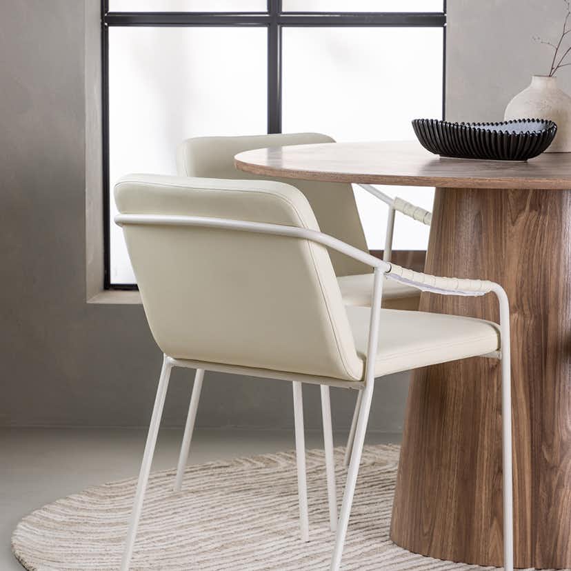 Matgrupp Venture Home Lanzo med 6 Tvist Stolar