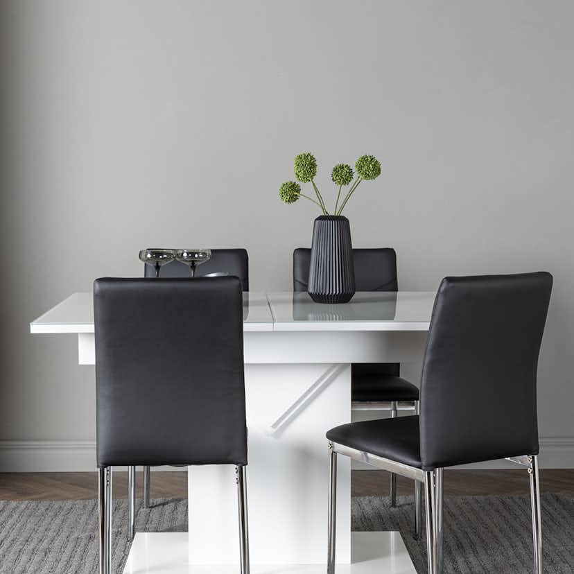 Matgrupp Venture Home Pluto med 4 Lily Stolar