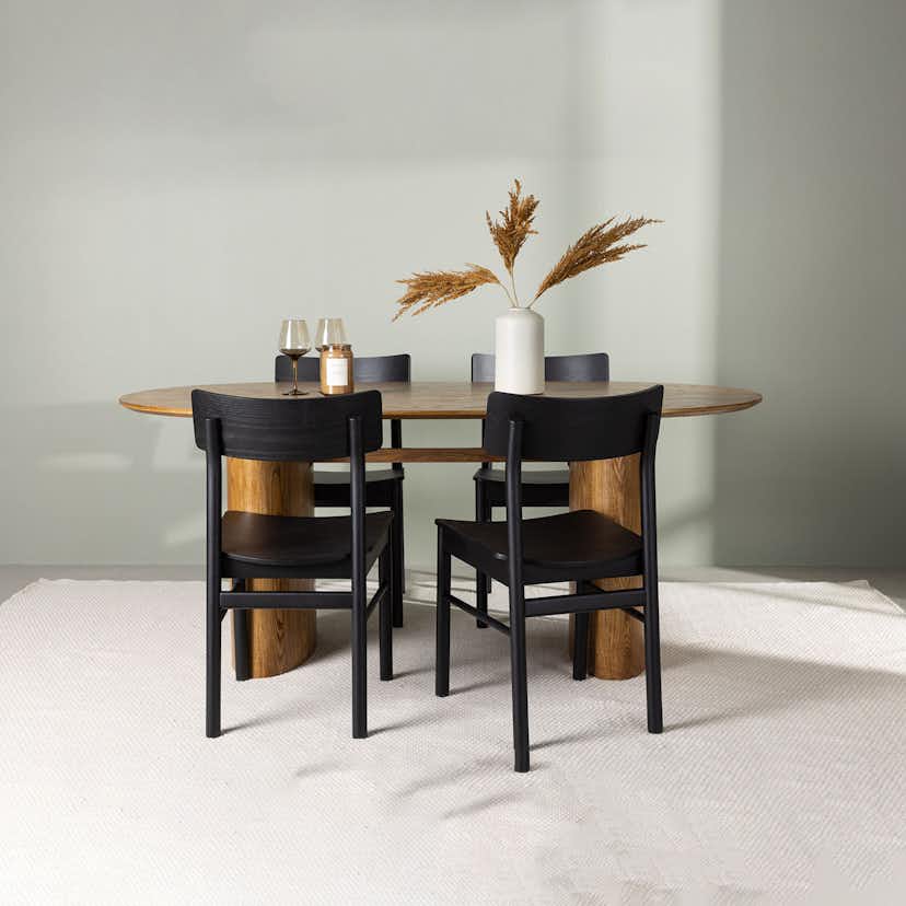 Matgrupp Venture Home Isolde med 4 Montros Stolar