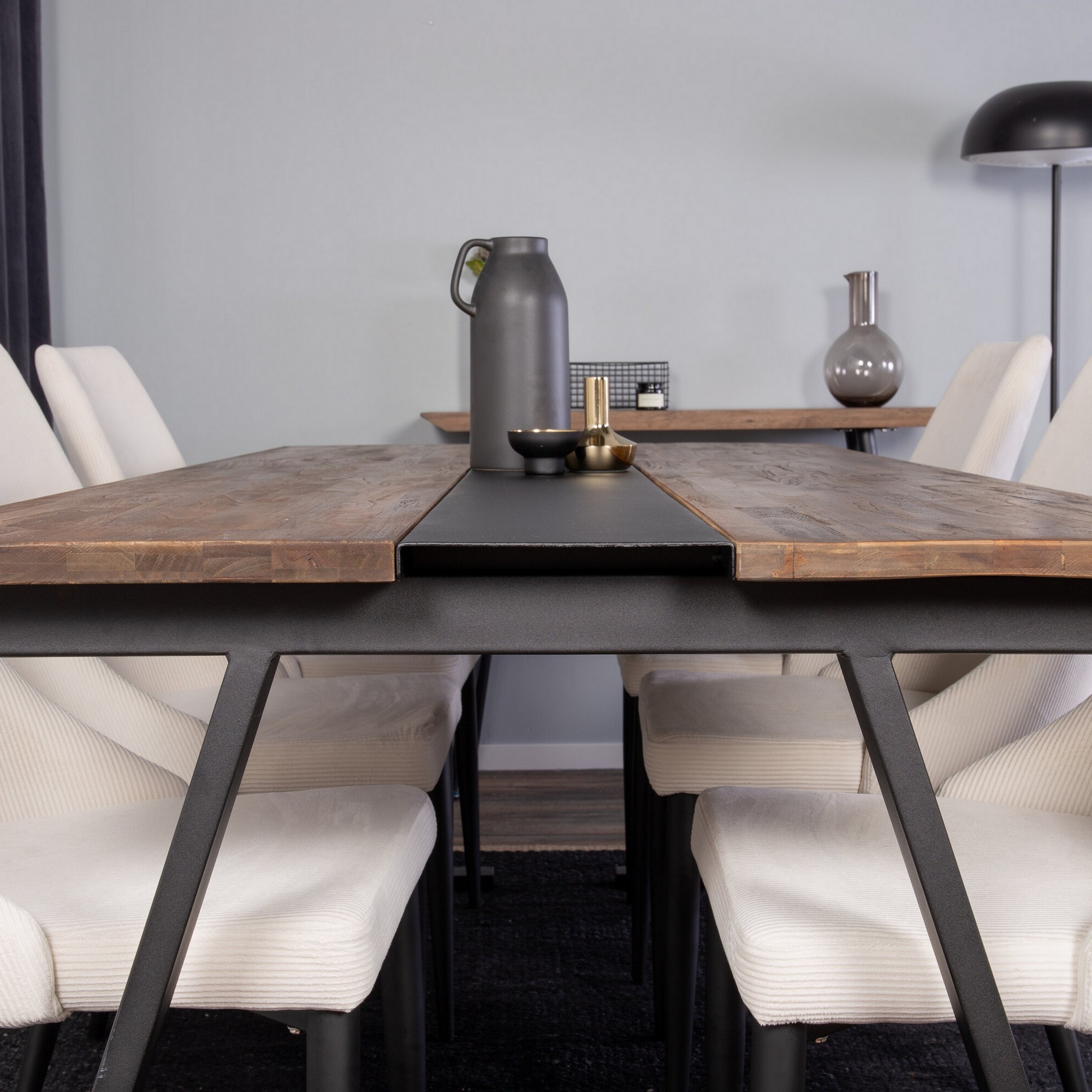 Matgrupp Venture Home Jakarta med 6st Leone Stolar