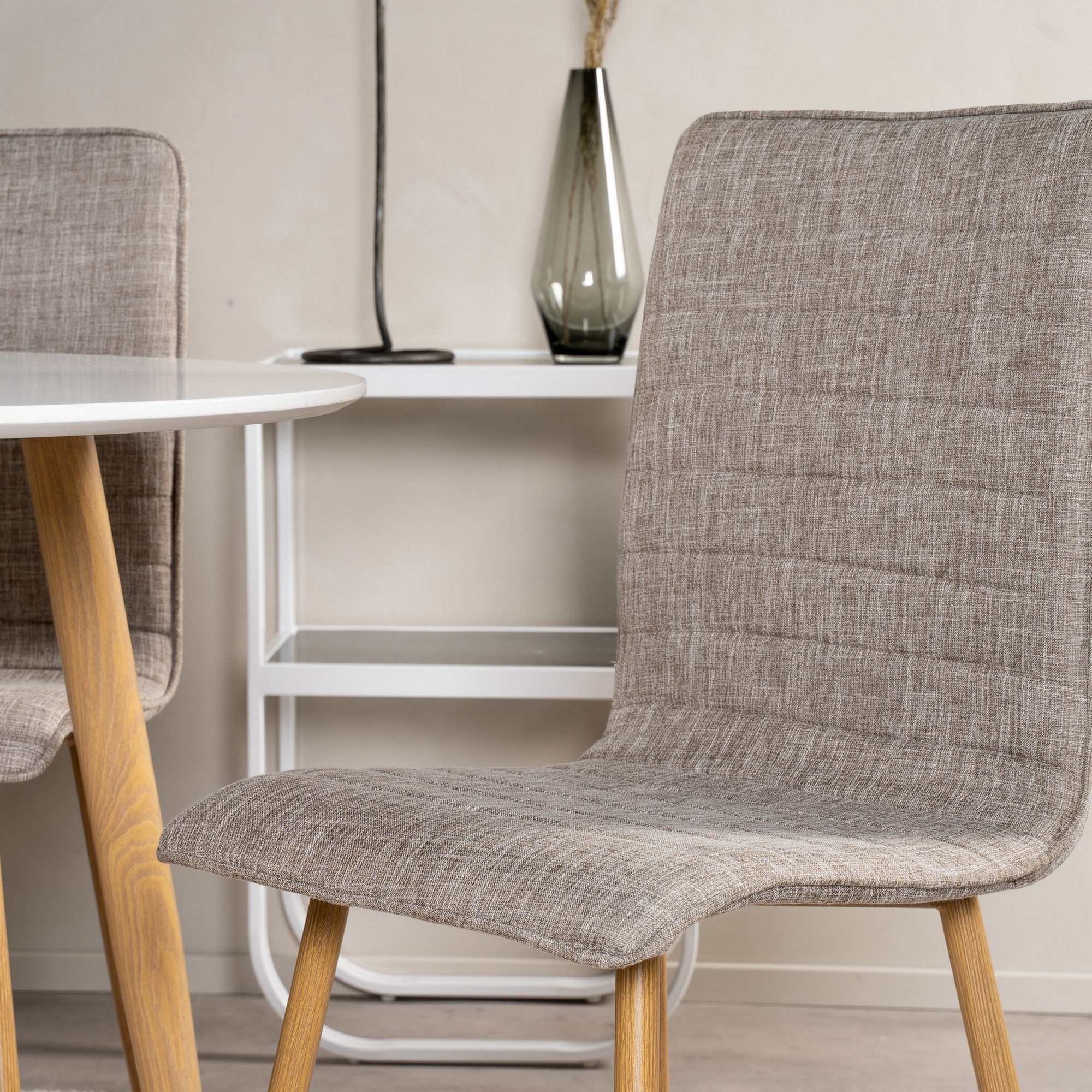 Matgrupp Venture Home Plaza med 4st Windu Stolar