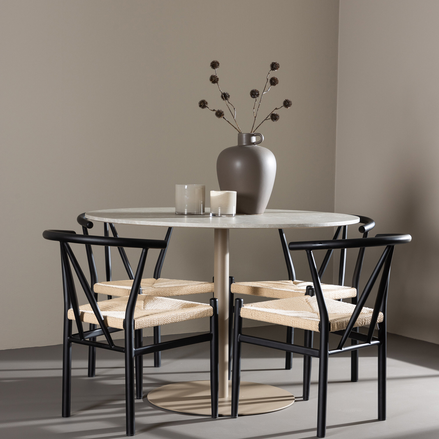 Matgrupp Venture Home Lycke Ø110 med 4 st Alfons Stolar