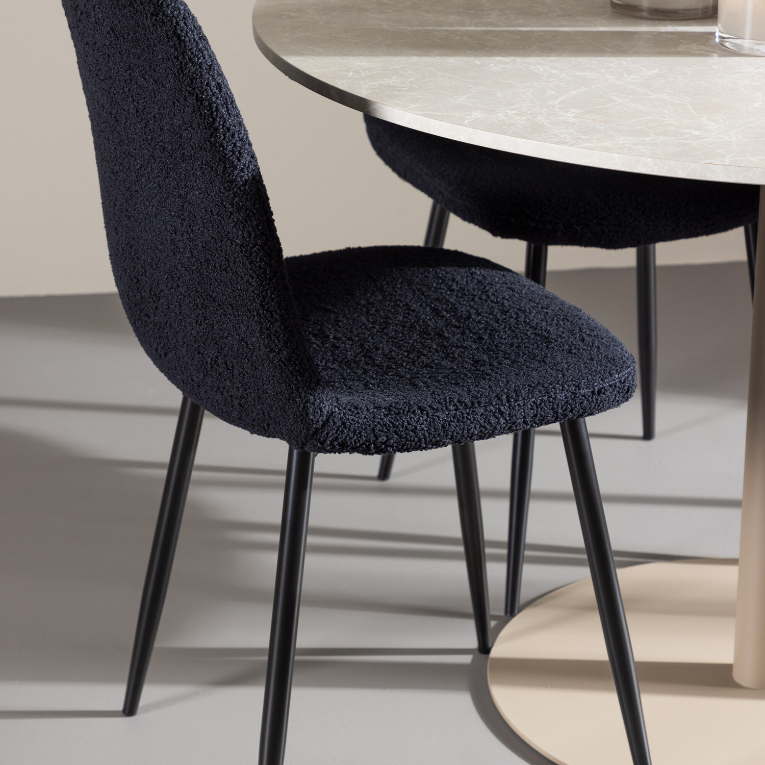 Matgrupp Venture Home Lycke Ø110 med 4 st Polar Stolar Teddy