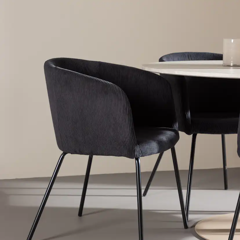 Matgrupp Venture Home Lycke Ø110 med 4 st Berit Stolar