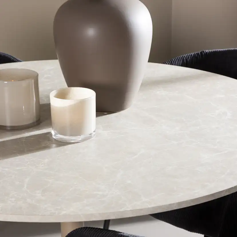 Matgrupp Venture Home Lycke Ø110 med 4 st Berit Stolar