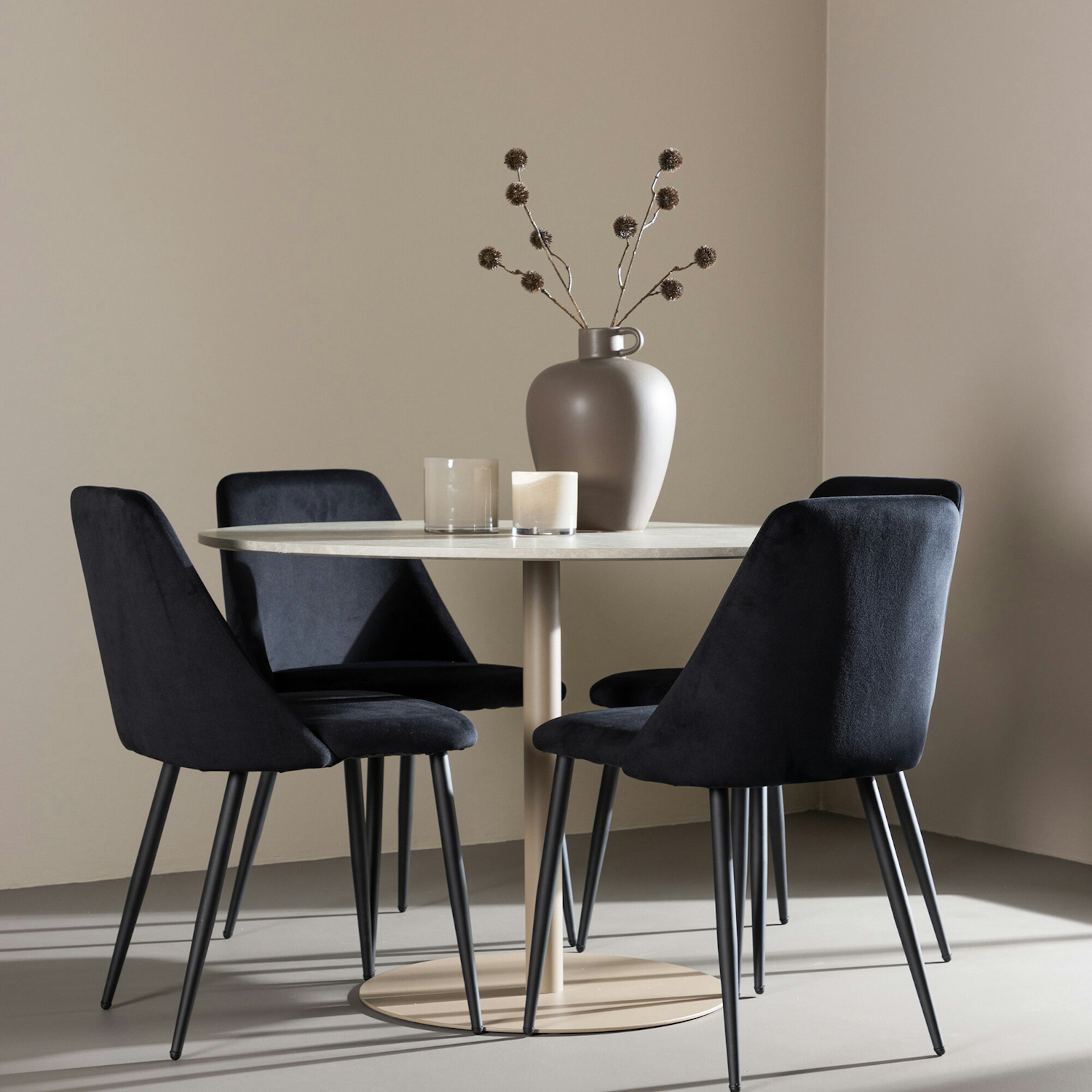 Matgrupp Venture Home Lycke Ø110 med 4 st Night Stolar