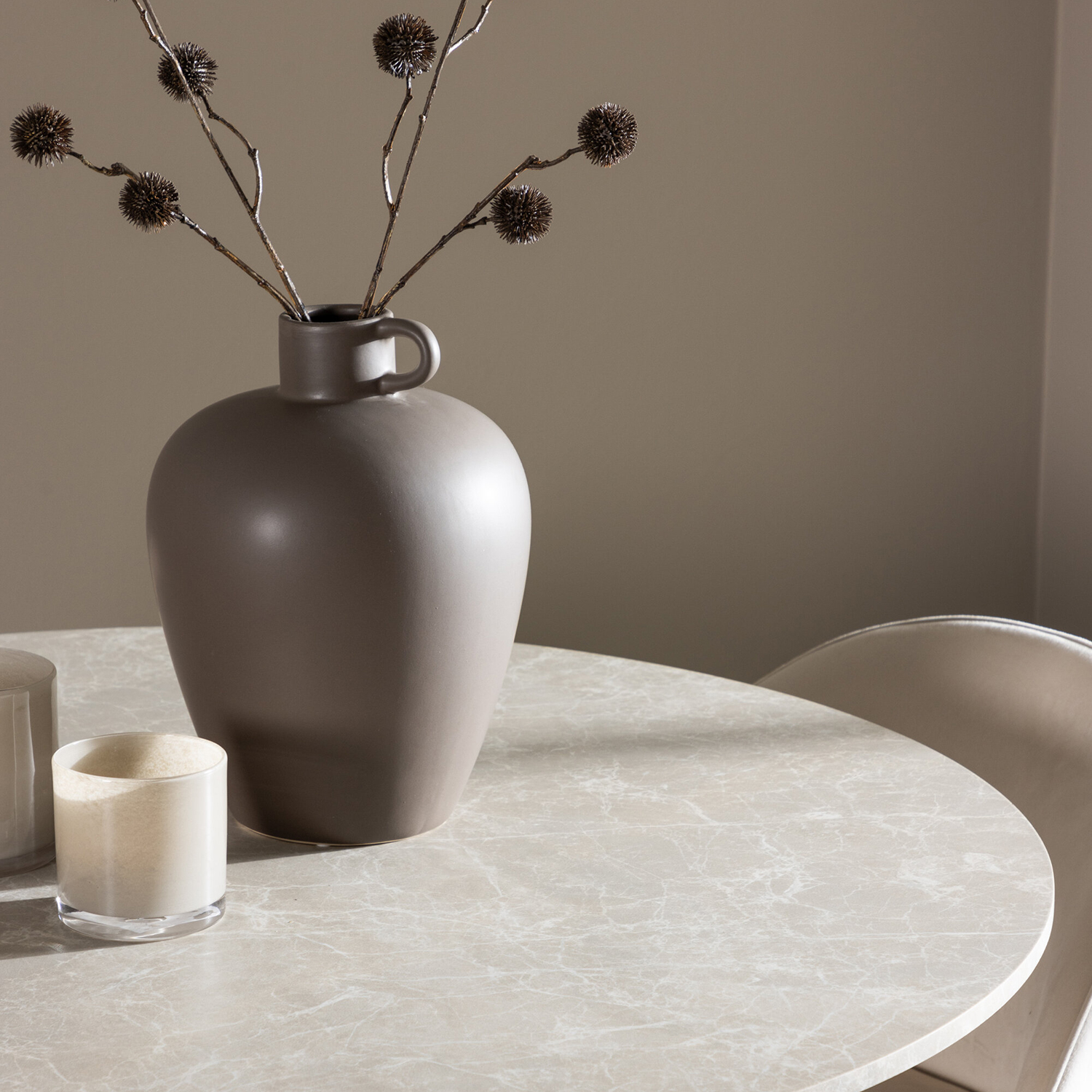 Matgrupp Venture Home Lycke Ø110 med 4 st Velvet Stolar