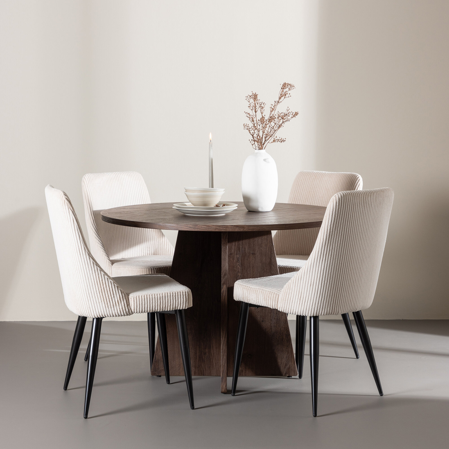 Matgrupp Venture Home Bootcut Ø110 med 4 st Leone Stolar