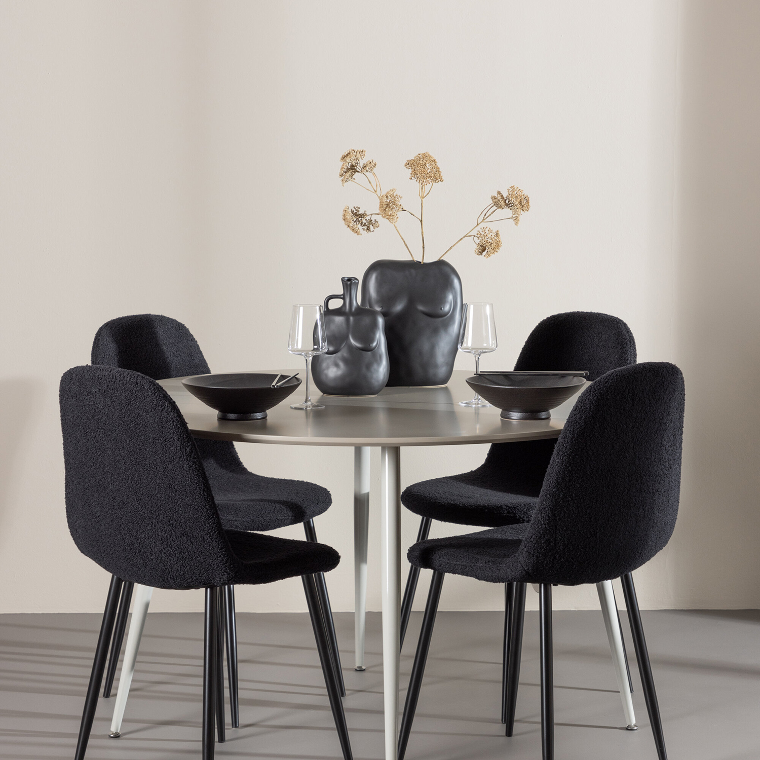 Matgrupp Venture Home Plaza Ø120 med 4 st Polar Stolar Teddy