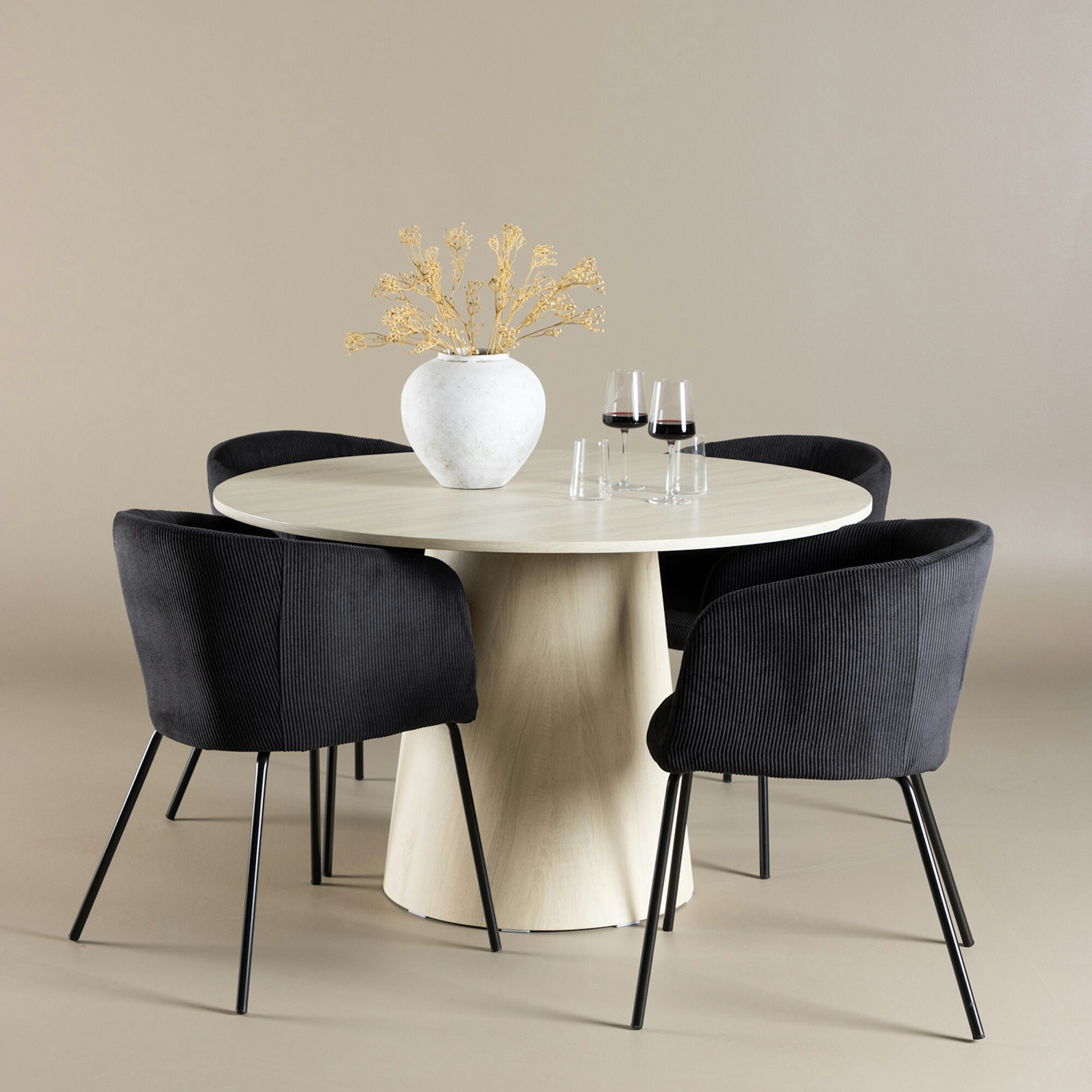 Matgrupp Venture Home Lanzo Ø120 med 4 st Berit Stolar