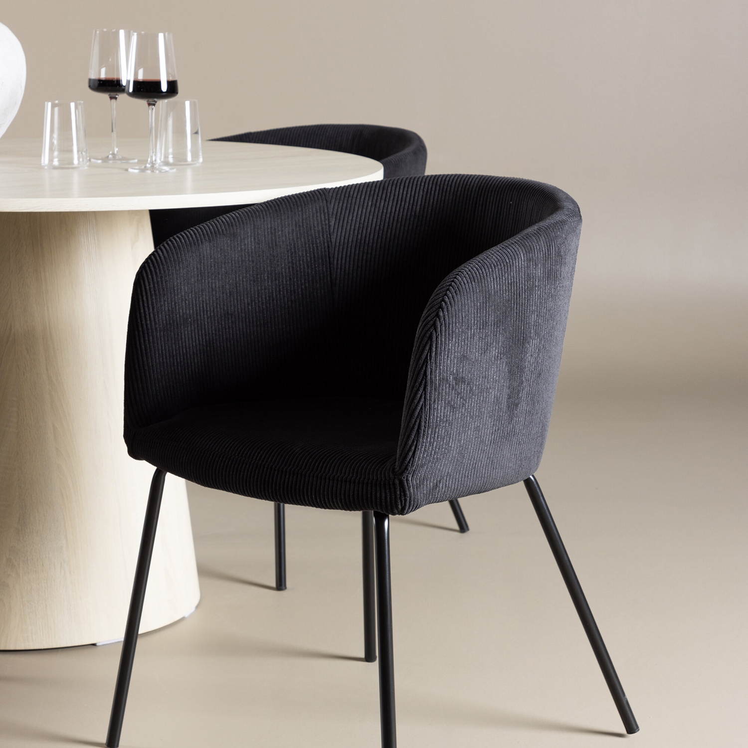 Matgrupp Venture Home Lanzo Ø120 med 4 st Berit Stolar