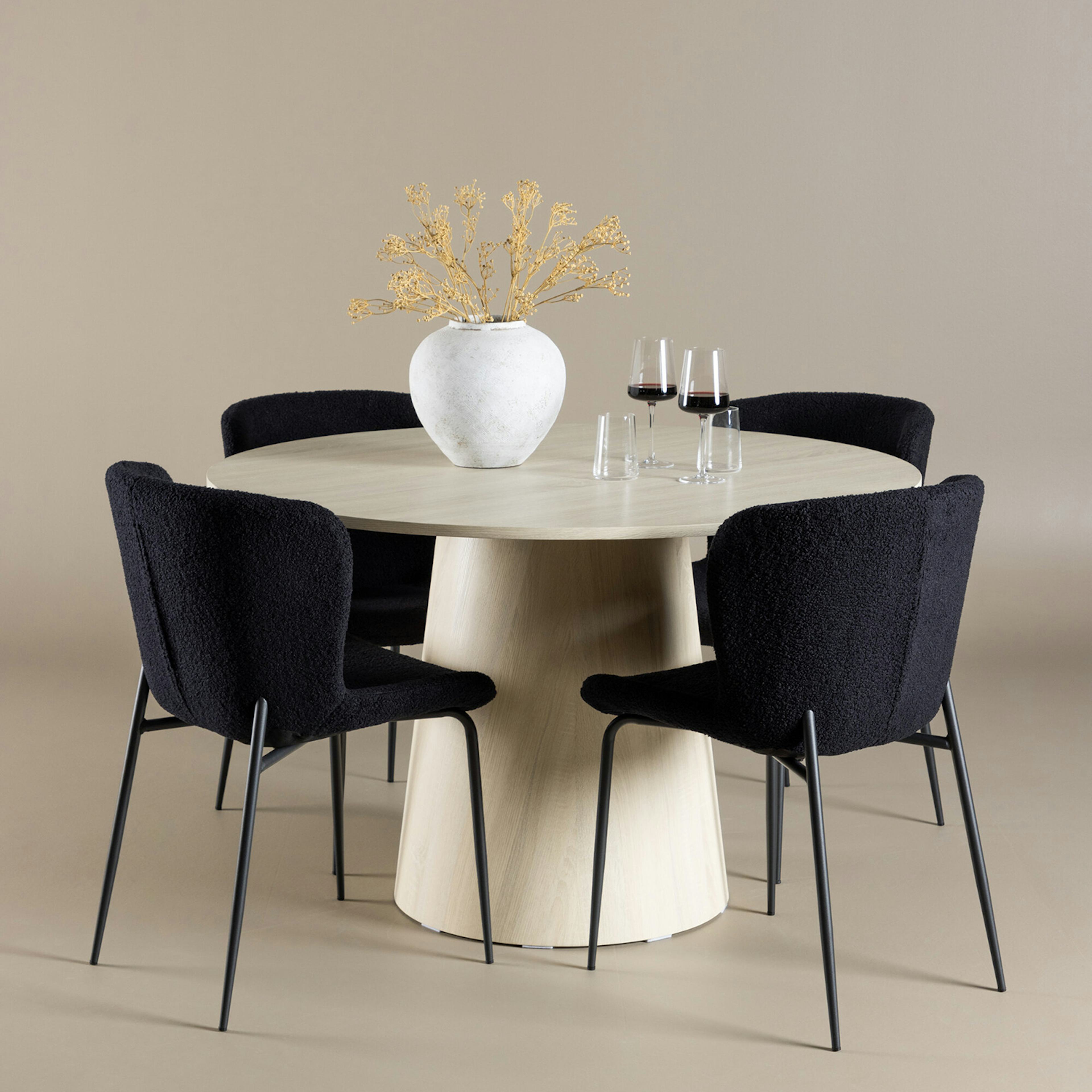 Matgrupp Venture Home Lanzo Ø120 med 4 st Modesto Stolar