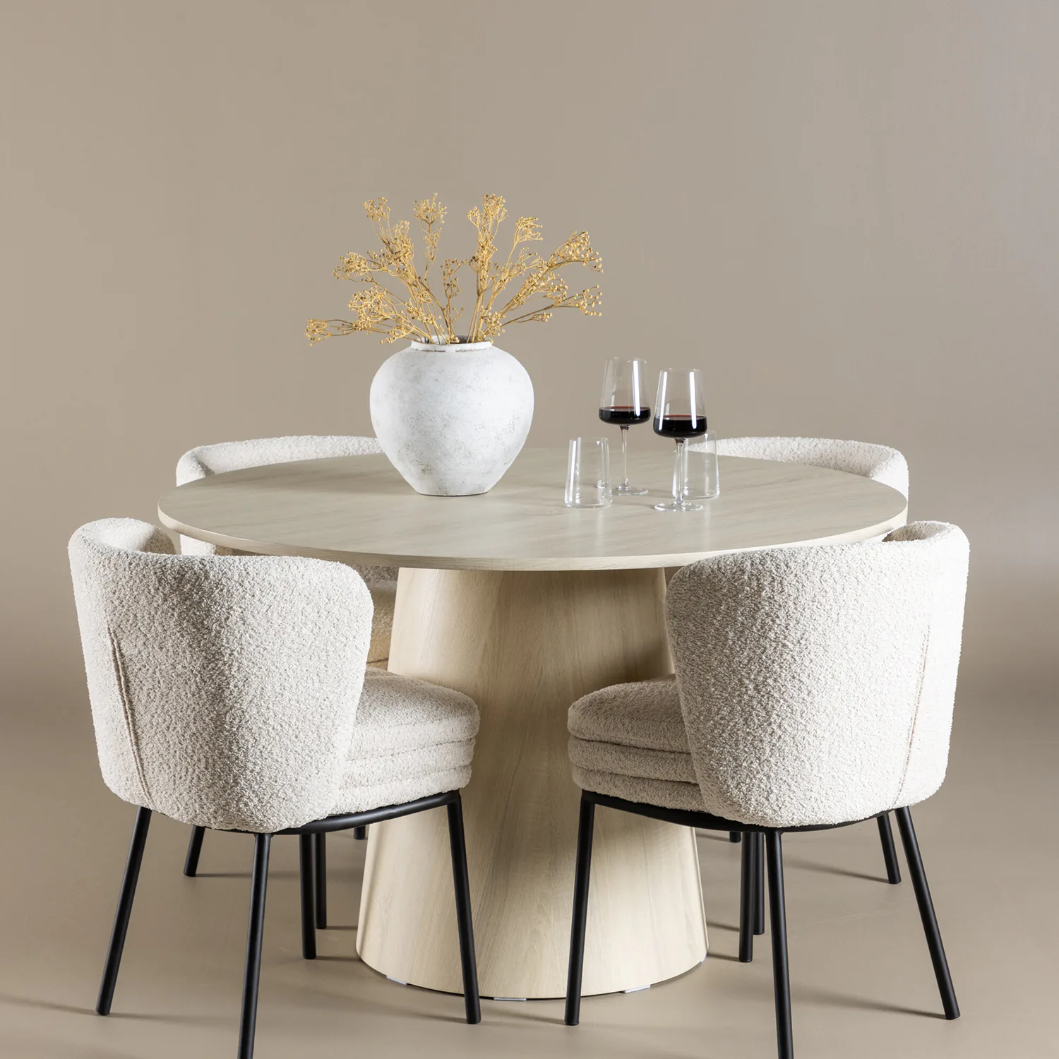 Matgrupp Venture Home Lanzo Ø120 med 4 st Agnes Stolar