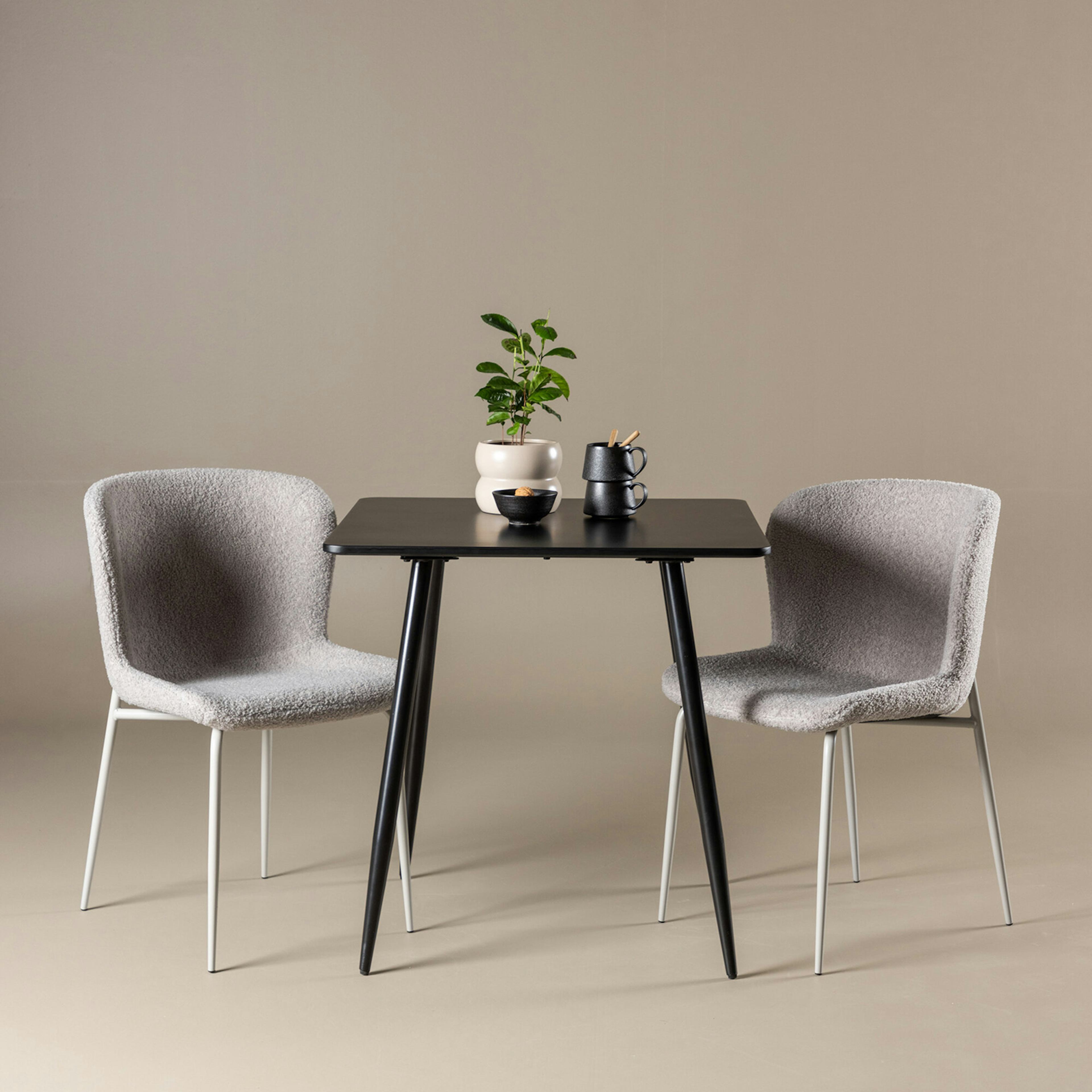 Matgrupp Venture Home Polar 75 med 2 st Modesto Stolar