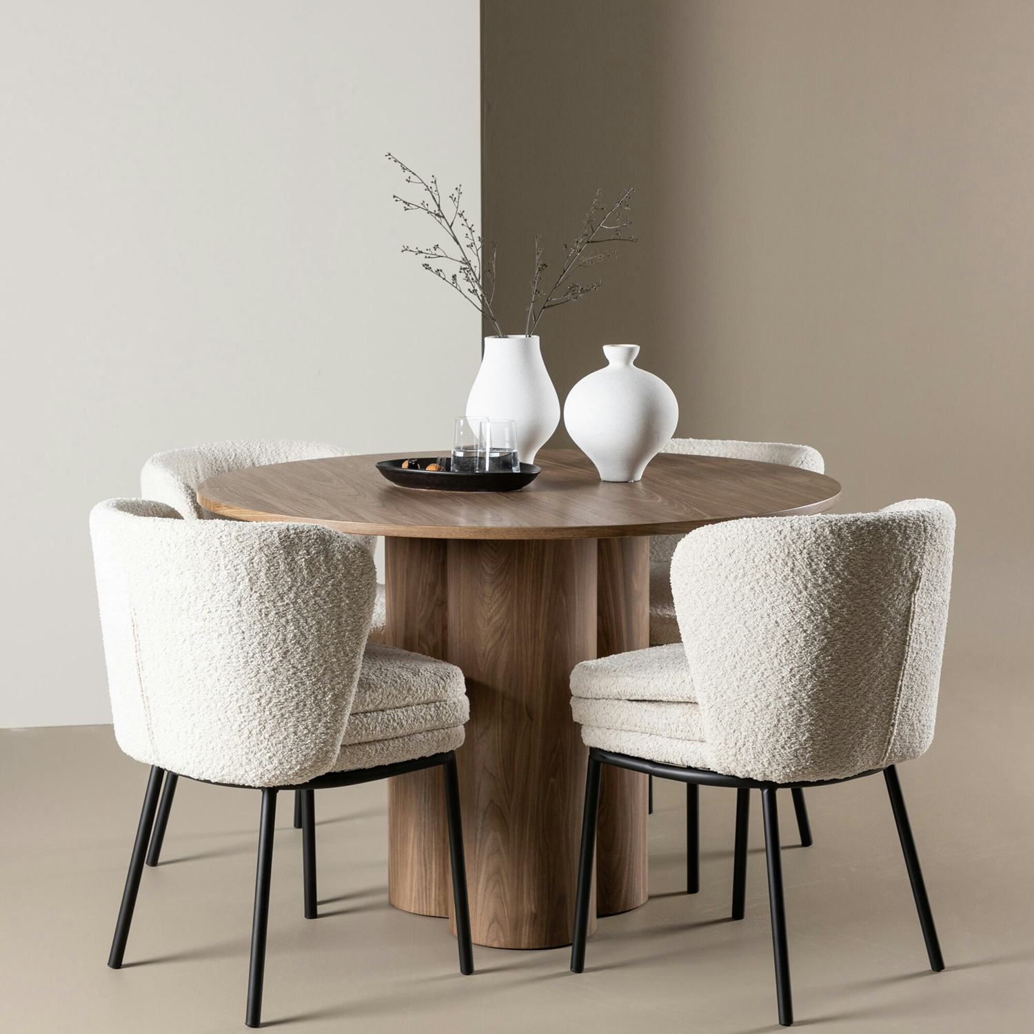 Matgrupp Venture Home Olivia Ø110 med 4 st Agnes Stolar