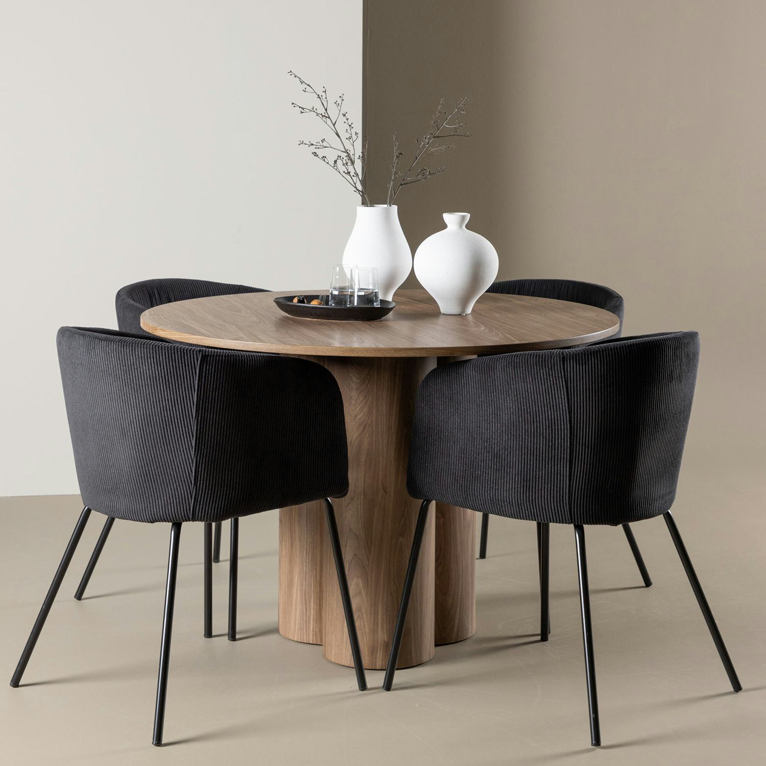 Matgrupp Venture Home Olivia Ø110 med 4 st Berit Stolar