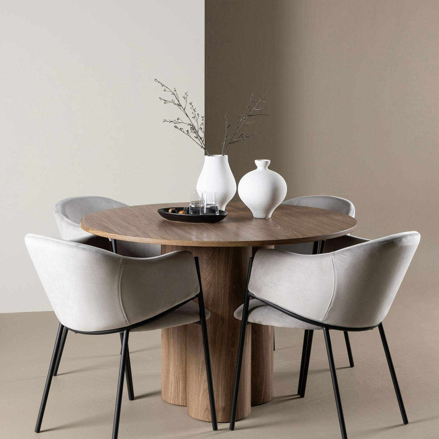 Matgrupp Venture Home Olivia Ø110 med 4 st Evelina Stolar