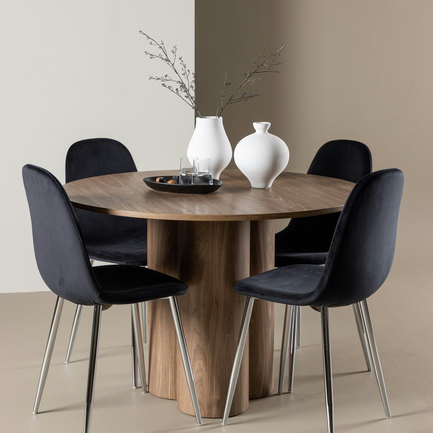 Matgrupp Venture Home Olivia Ø110 med 4 st Polar Stolar Sammet