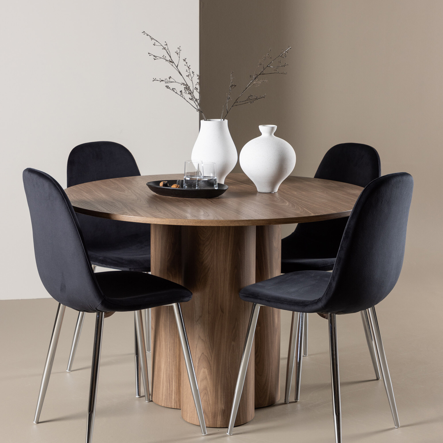 Matgrupp Venture Home Olivia Ø110 med 4 st Polar Stolar Sammet