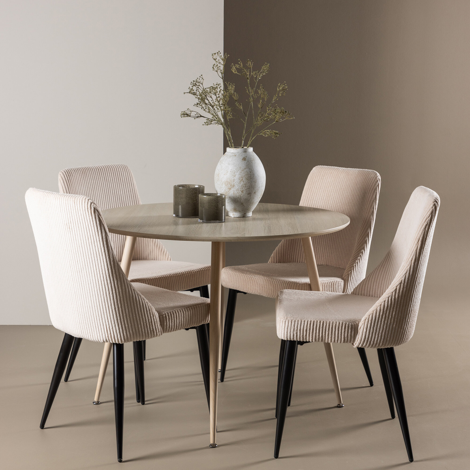 Matgrupp Venture Home Plaza Ø100 med 4 st Leone Stolar