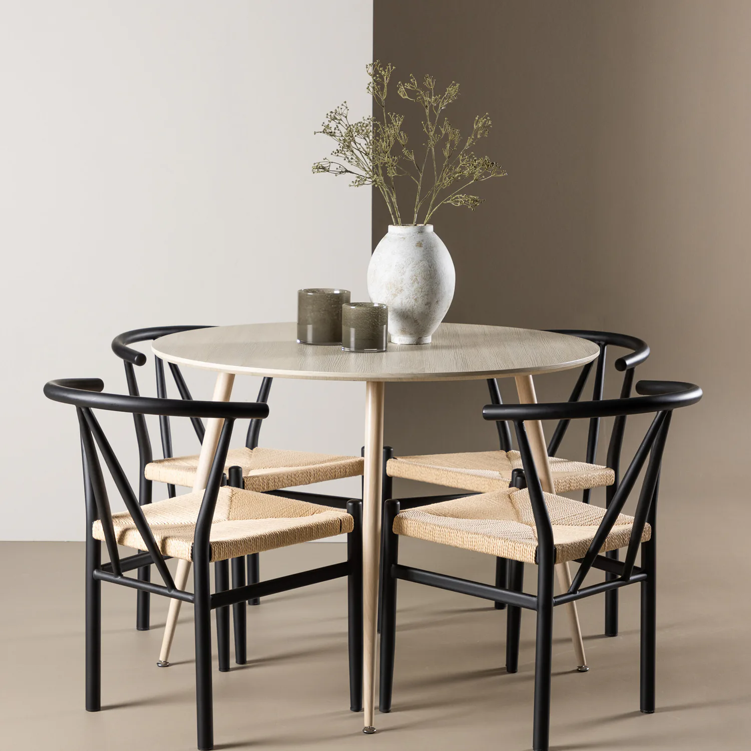 Matgrupp Venture Home Plaza Ø100 med 4 st Alfons Stolar