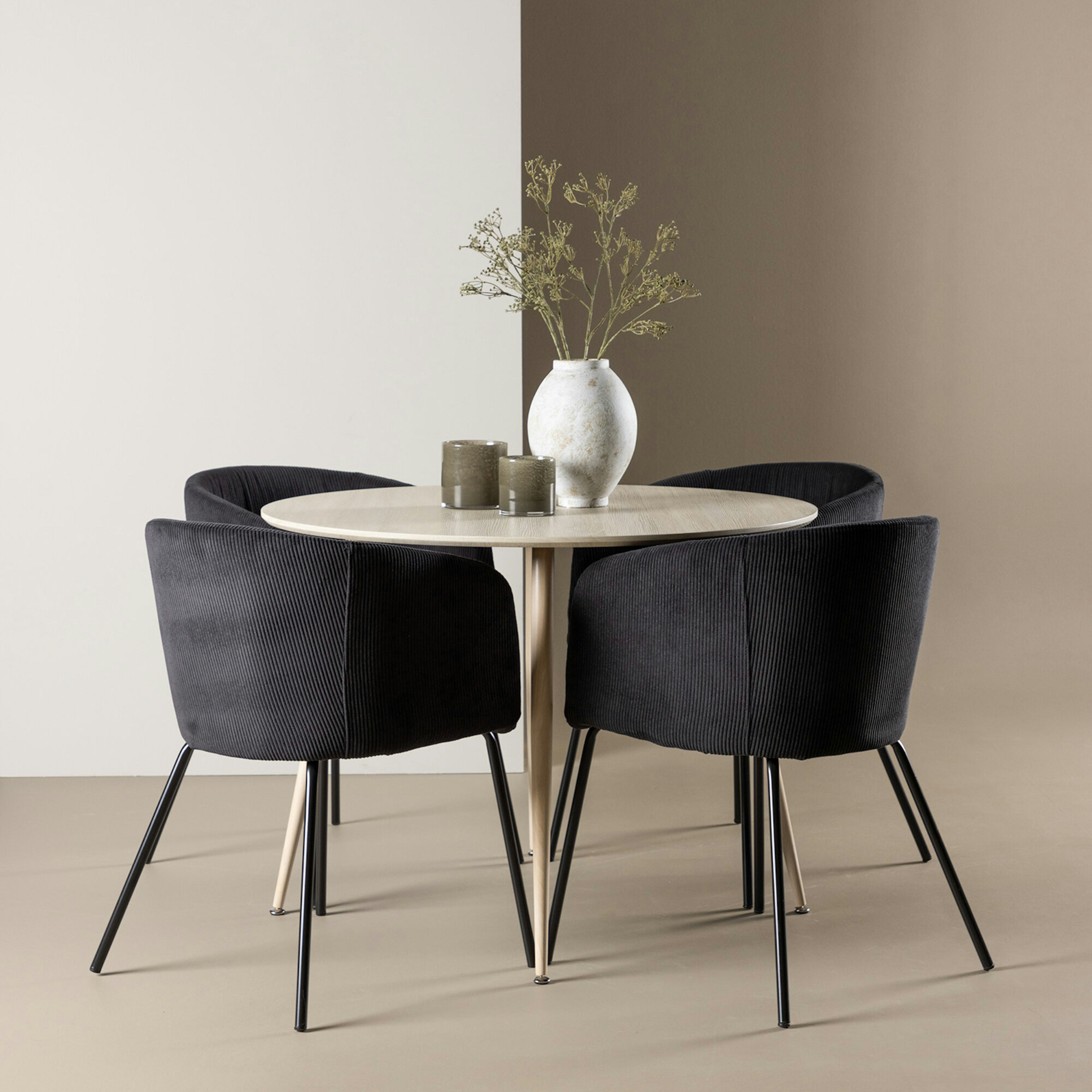 Matgrupp Venture Home Plaza Ø100 med 4 st Berit Stolar