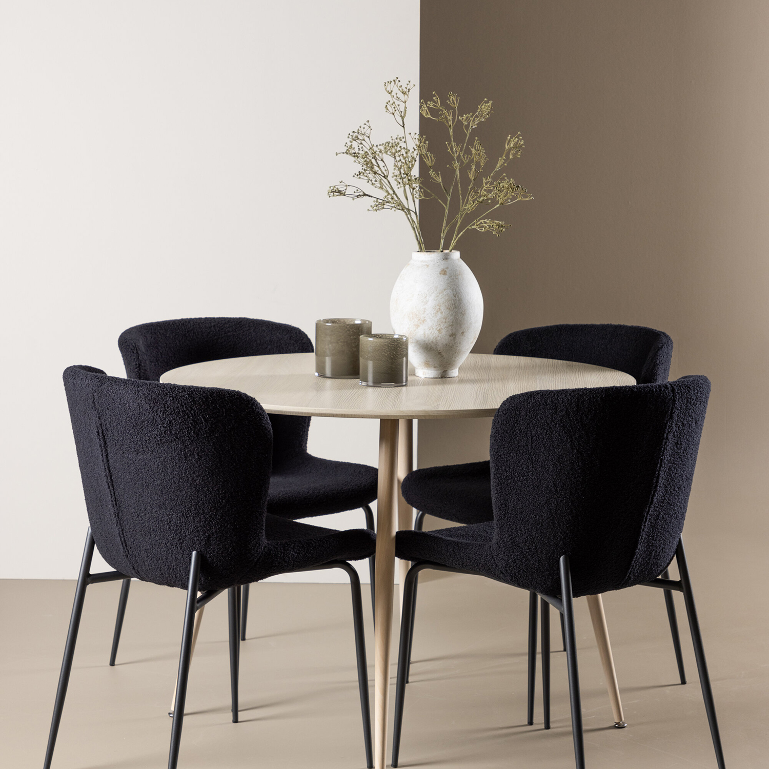 Matgrupp Venture Home Plaza Ø100 med 4 st Modesto Stolar