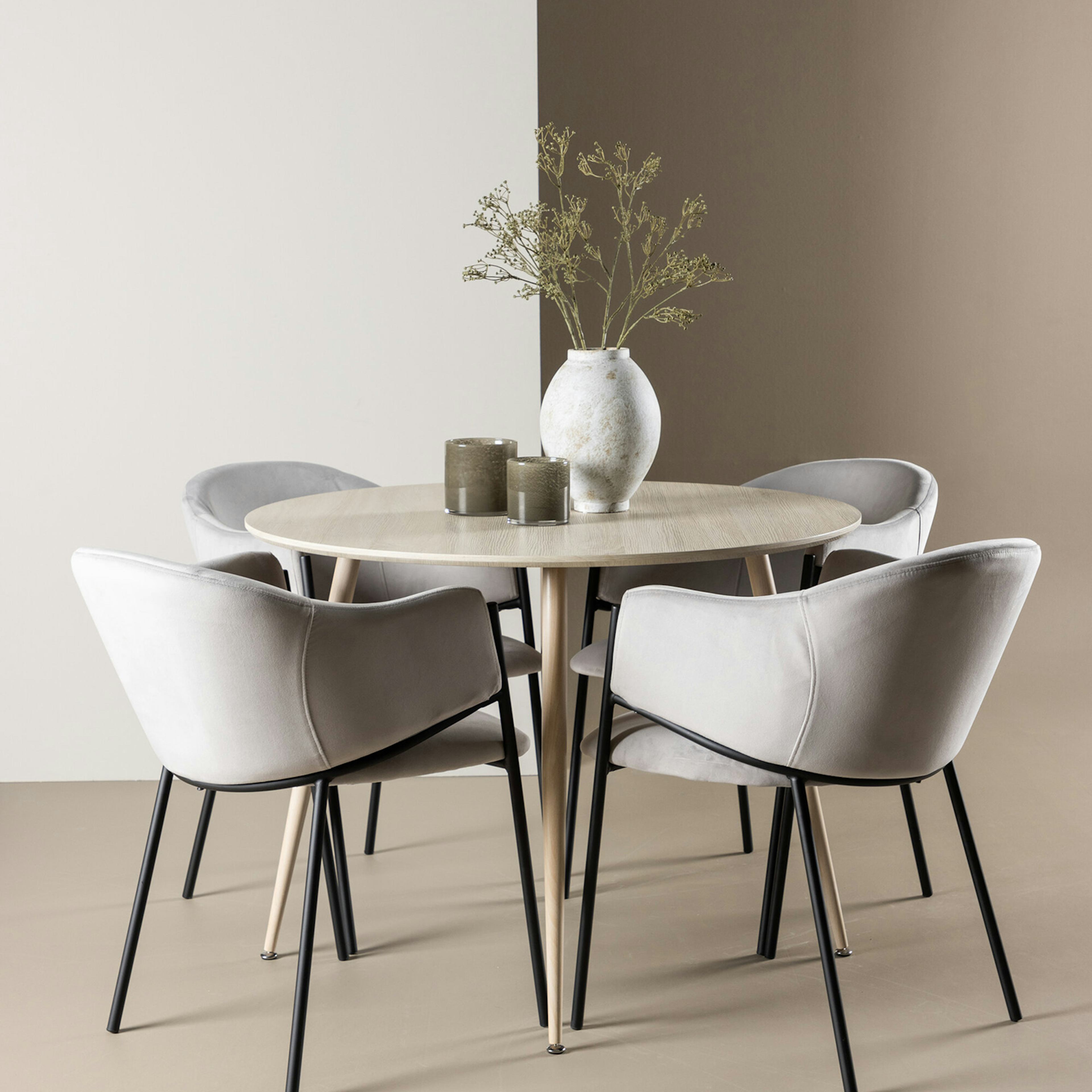 Matgrupp Venture Home Plaza Ø100 med 4 st Evelina Stolar