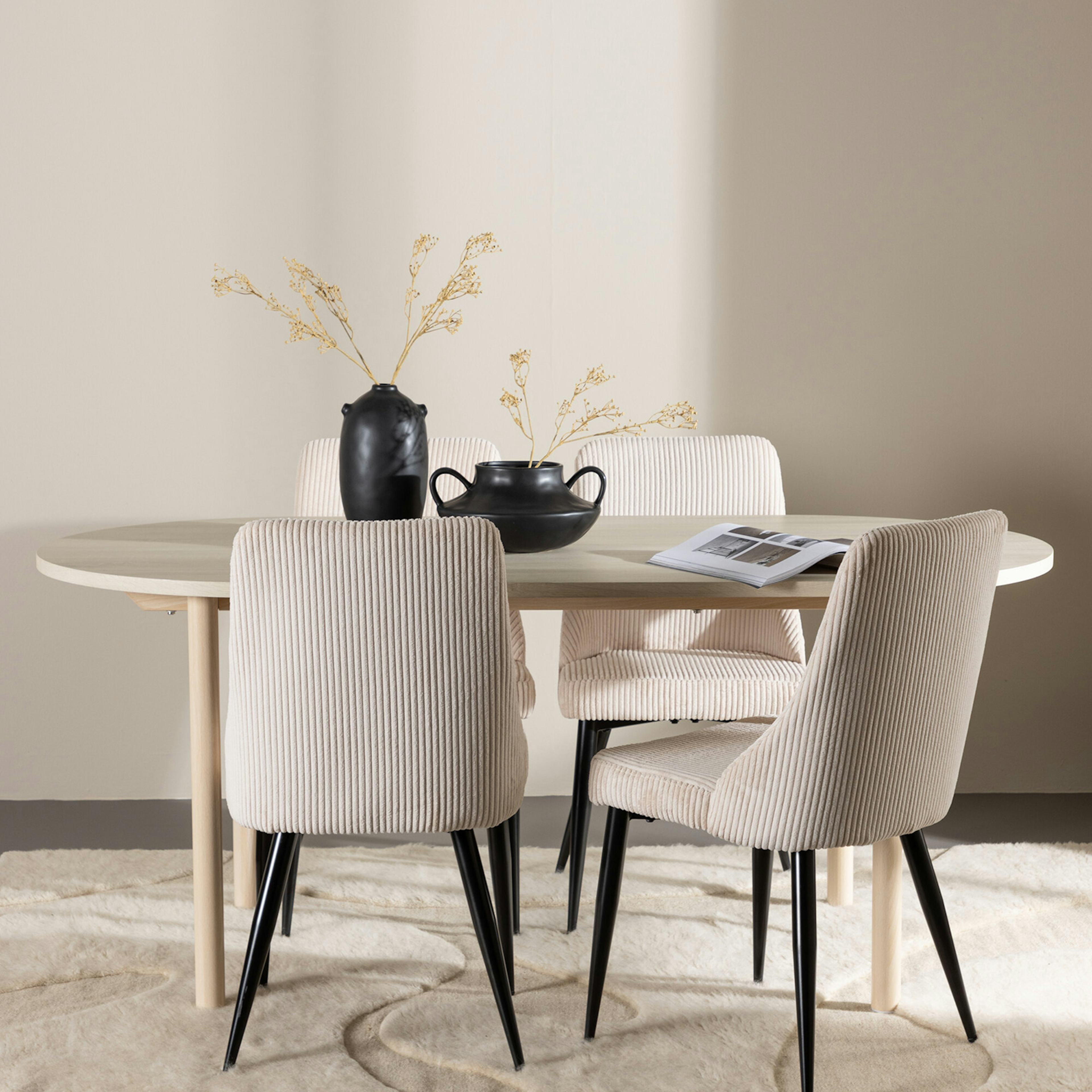 Matgrupp Venture Home Andy 180 med 4 st Leone Stolar