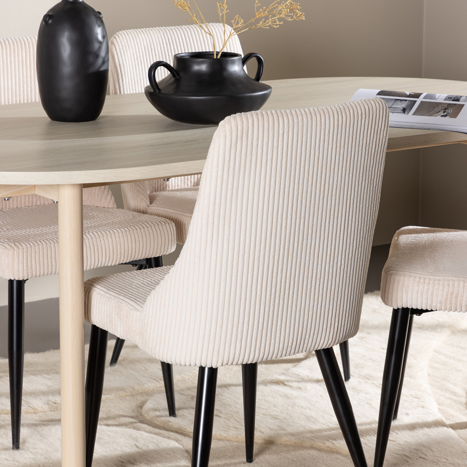 Matgrupp Venture Home Andy 180 med 4 st Leone Stolar