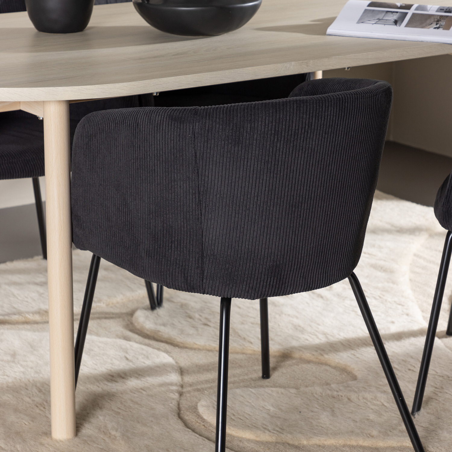 Matgrupp Venture Home Andy 180 med 4 st Berit Stolar