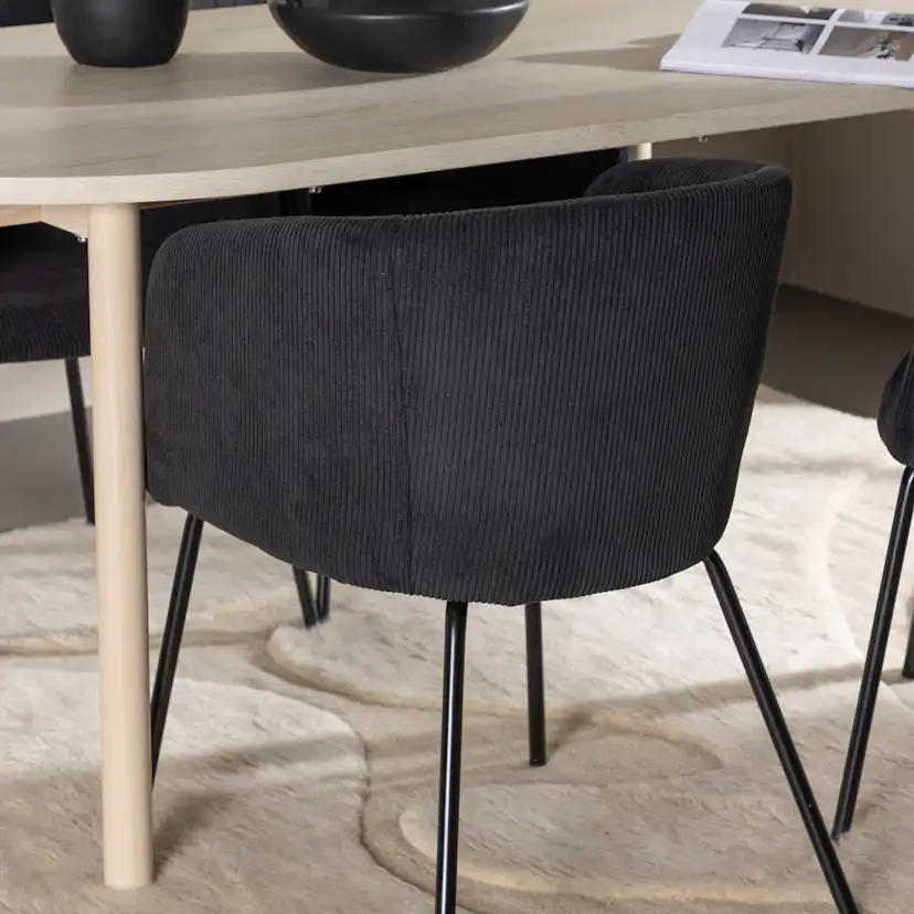 Matgrupp Venture Home Andy 180 med 4 st Berit Stolar