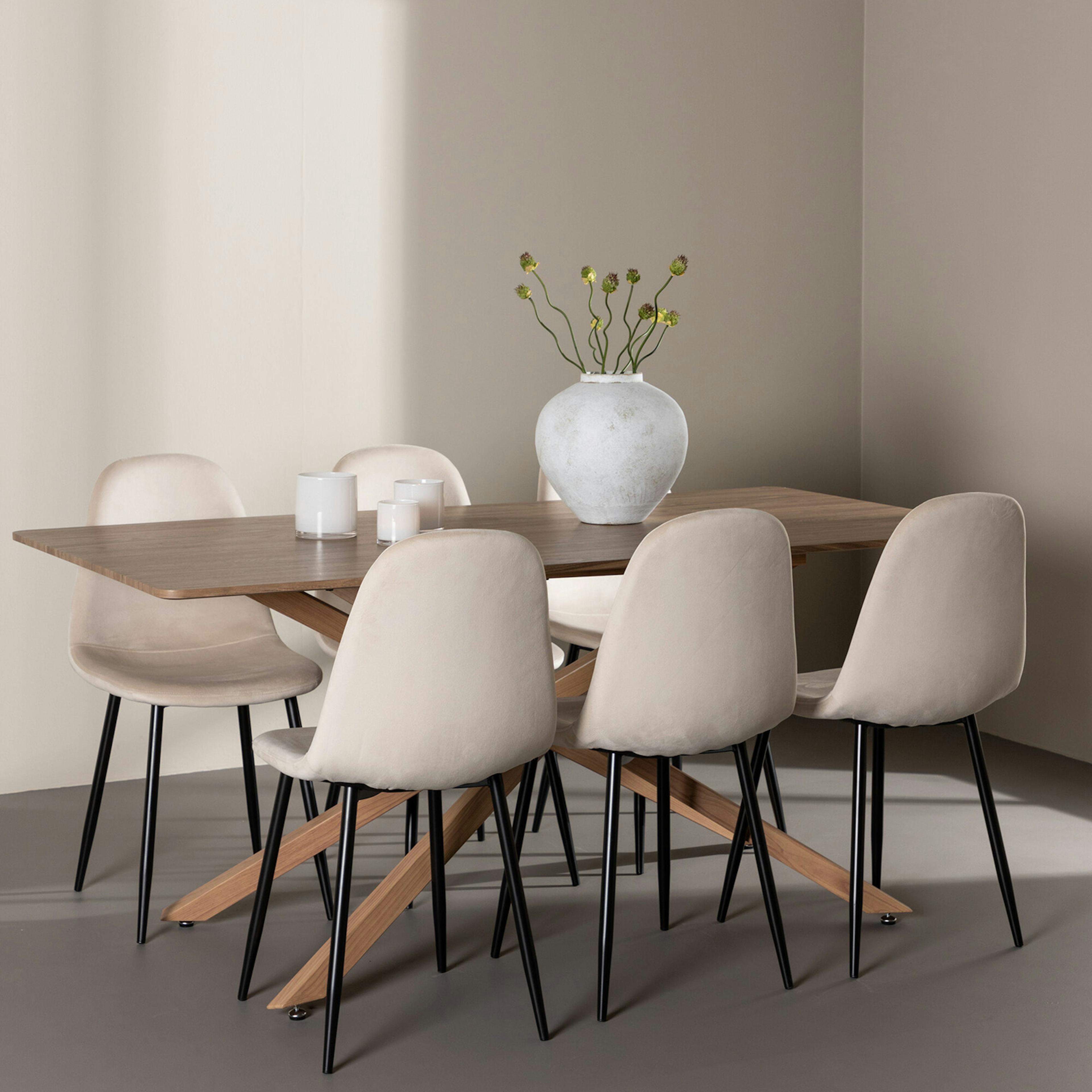 Matgrupp Venture Home Piazza 180 med 6 st Polar Stolar Sammet