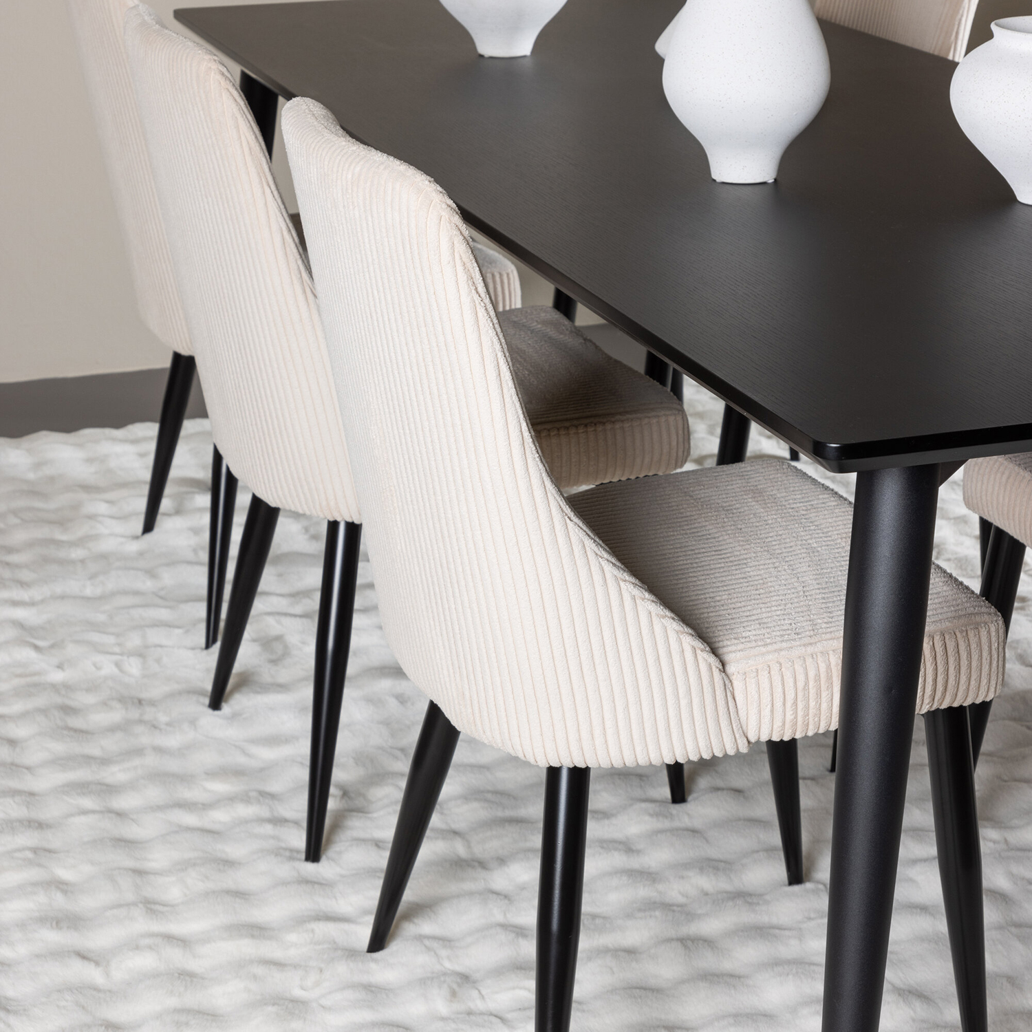 Matgrupp Venture Home Ellis 230 med 6 st Leone Stolar