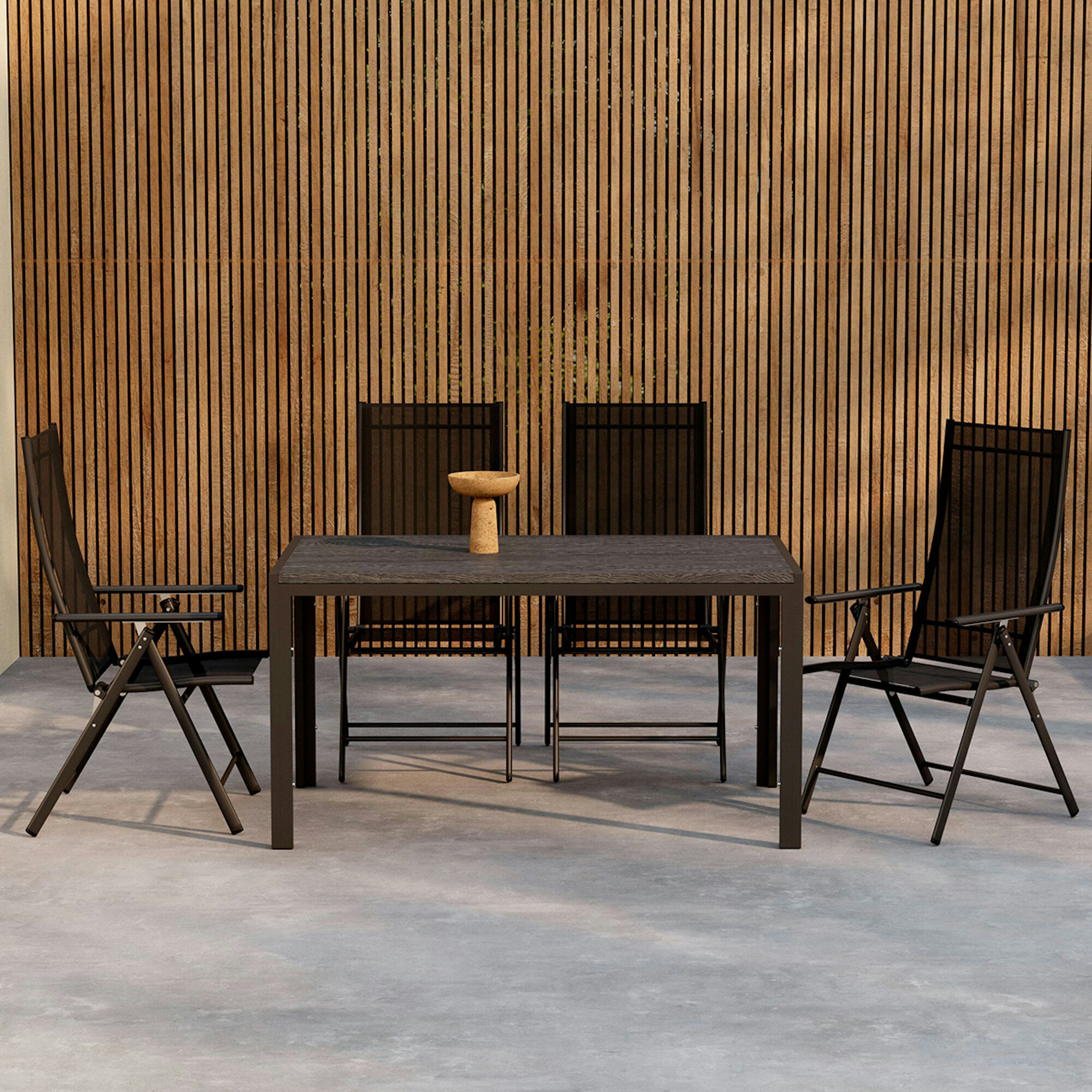 Trädgårdsmatgrupp Venture Home Mirko Matbord Svart med 4 st Levanzo Trädgårdsstol Svart