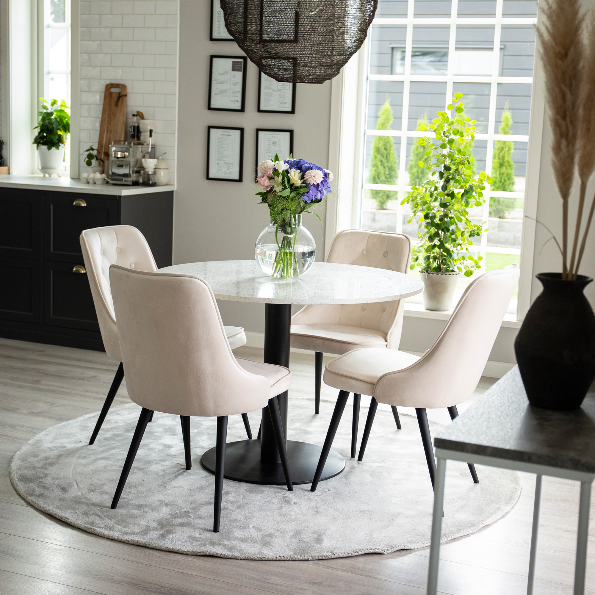 Matgrupp Sky Furniture Roxanna Vit Bord med 4 Laura Stolar Matgrupp Sky Furniture Roxanna Vit Bord med 4 Corina Stolar