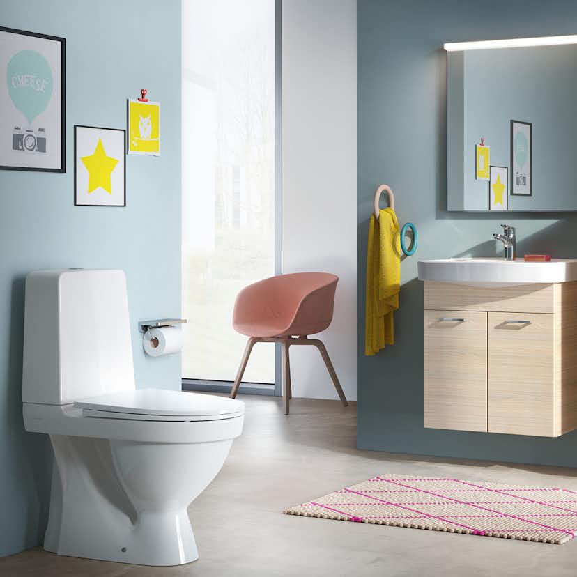 Toalettstol Laufen Kompas 825153 Rimless för Limning inkl Mjuksits