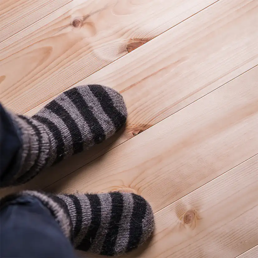 Golvbräda CENT Furu Obehandlad Ändspontat 28x140X2350 mm