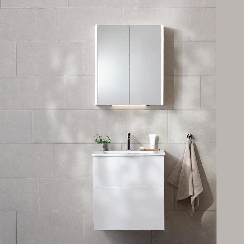 Möbelpaket Miller Badrum New York med Edge Tvättställ och Spegelskåp