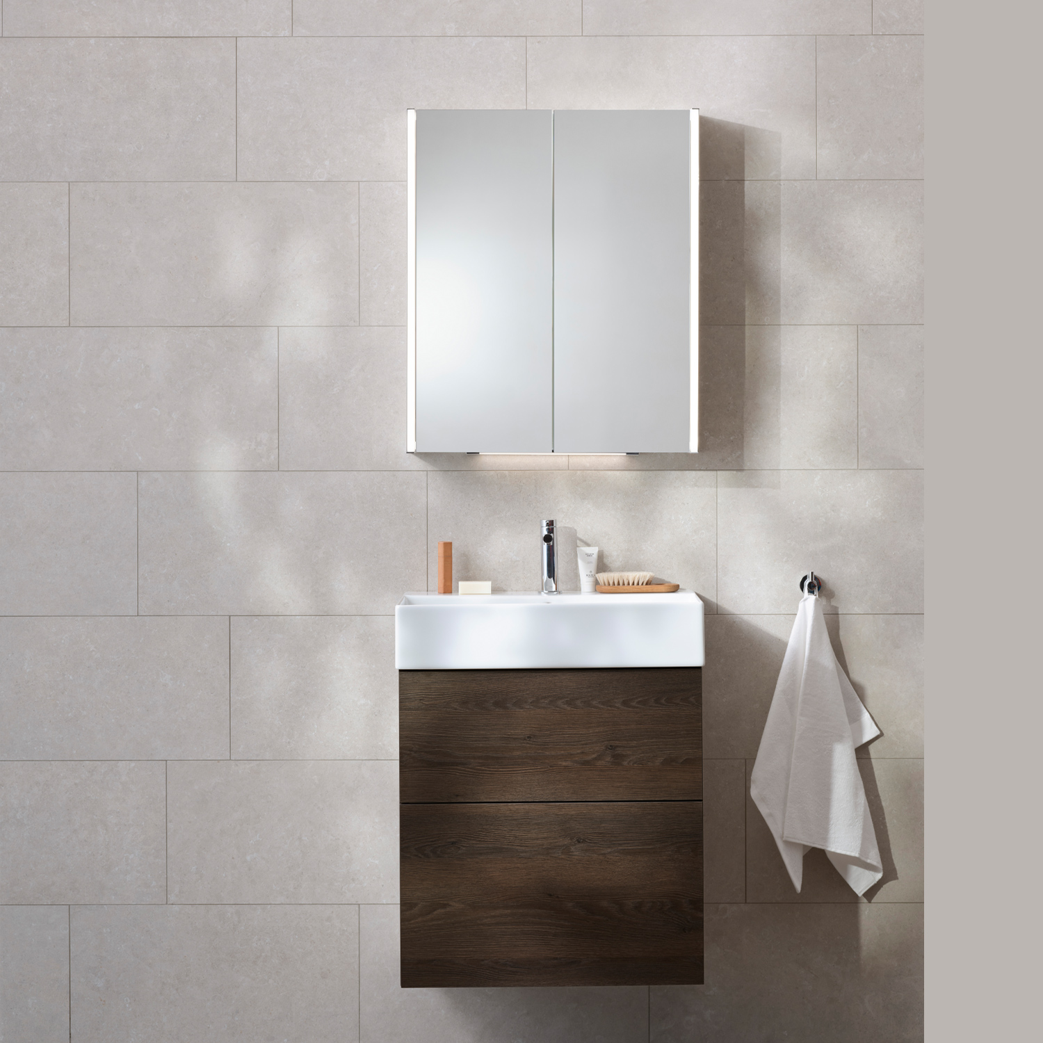 Möbelpaket Miller Badrum New York med Bloc Tvättställ och Spegel