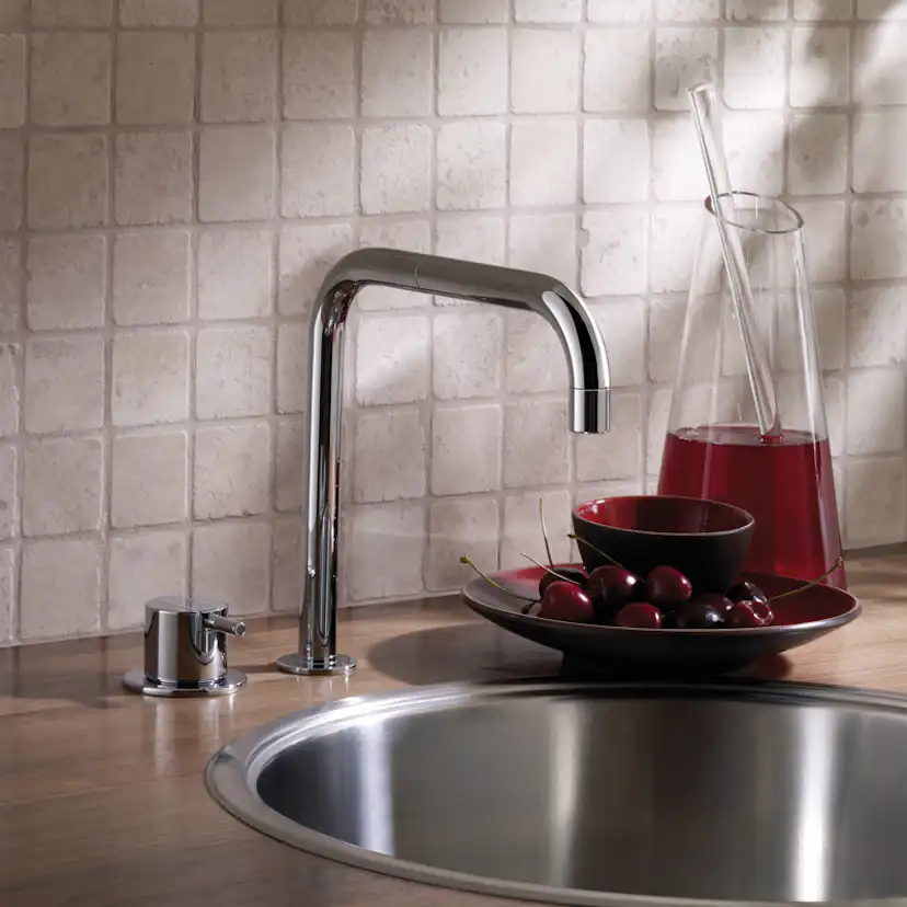 Köksblandare Vola 590 Engreppsblandare Krom Svängbar Pip