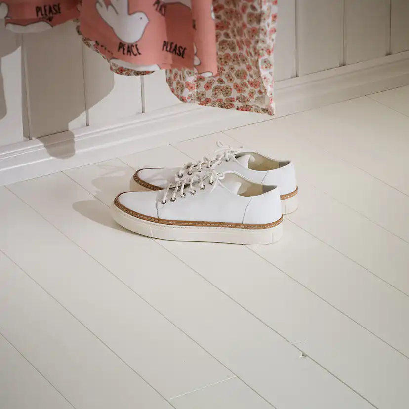 Massivt Trägolv Moelven Leva Tradition Plankgolv i Furu, Vit