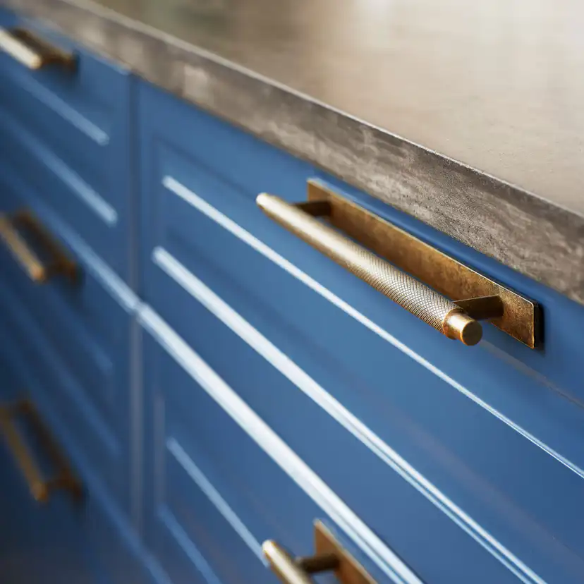 Handtag Beslag Design Manor med Bricka